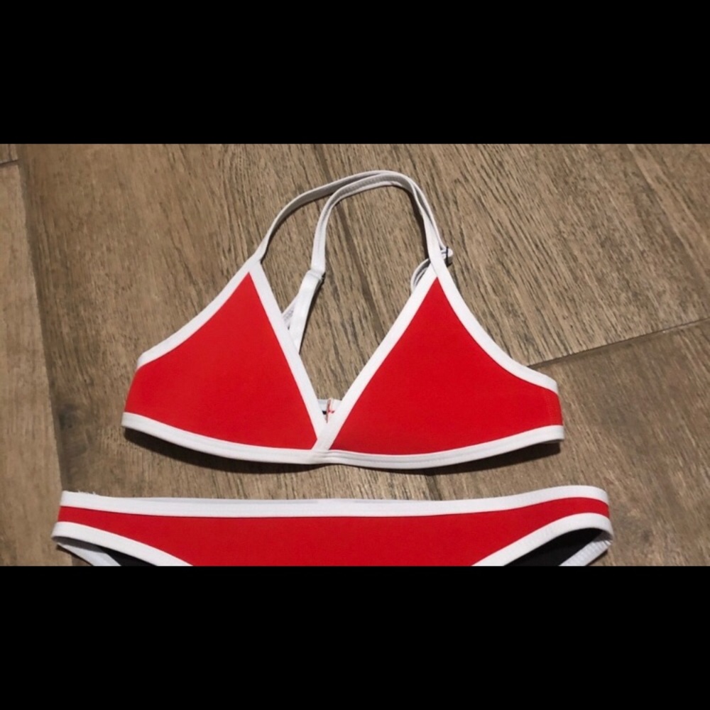 NWOT Hoaka swimsuit top